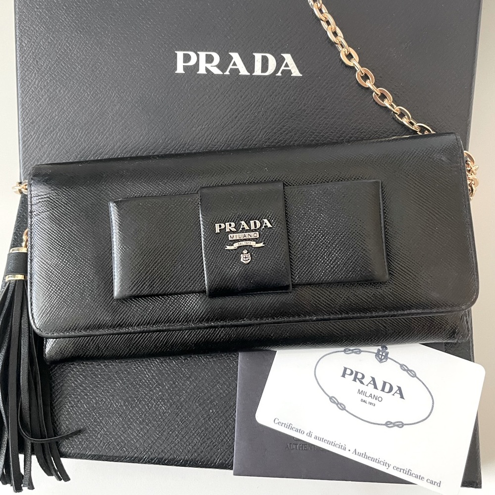 🎀✨BEAUTIFUL✨🎀 PRADA WALLET ON CHAIN